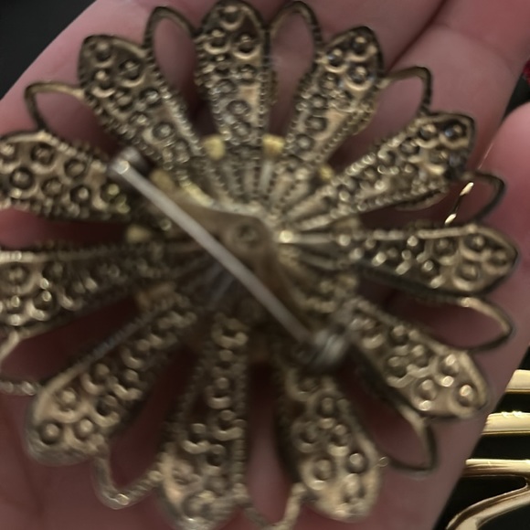 Huge vintage brooches with green pearl like stones - Picture 2 of 2